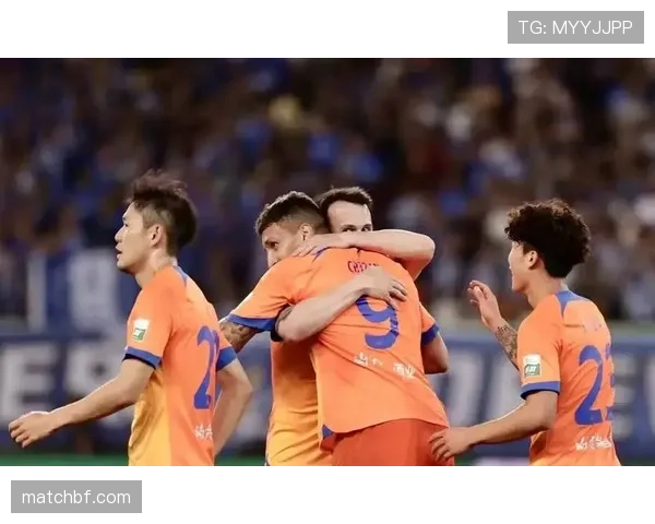 山东泰山边中结合战术成体系 前场三叉戟颇具威胁